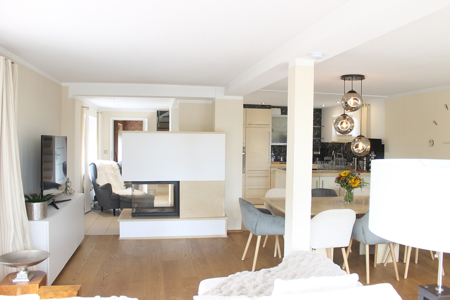 Ferienwohnung-Lieblingsplatz-wohnzimmer-mit-Kamin
